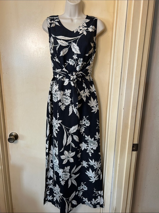 Tommy Bahama Dresses & Skirts - Tommy Bahama Black and White Floral Sleeveless Maxi Dress with Tie Waist size 10